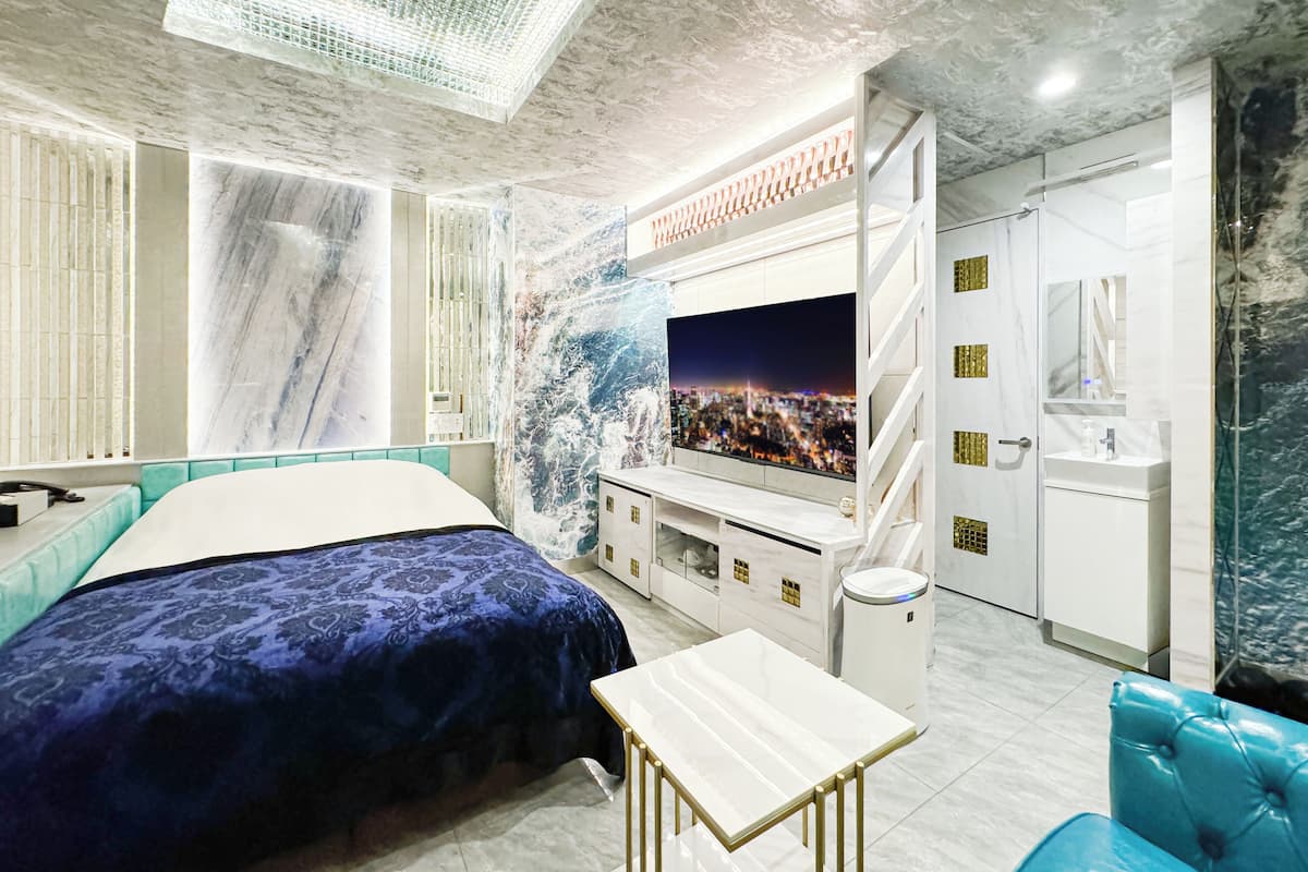 Luxury Double Room, Smoking | Desk, soundproofing, WiFi (free), bed sheets