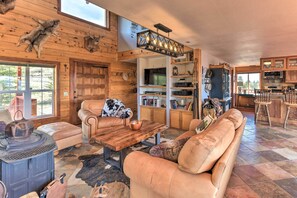 Fernseher, Kamin, DVD-Player, Tischfußball