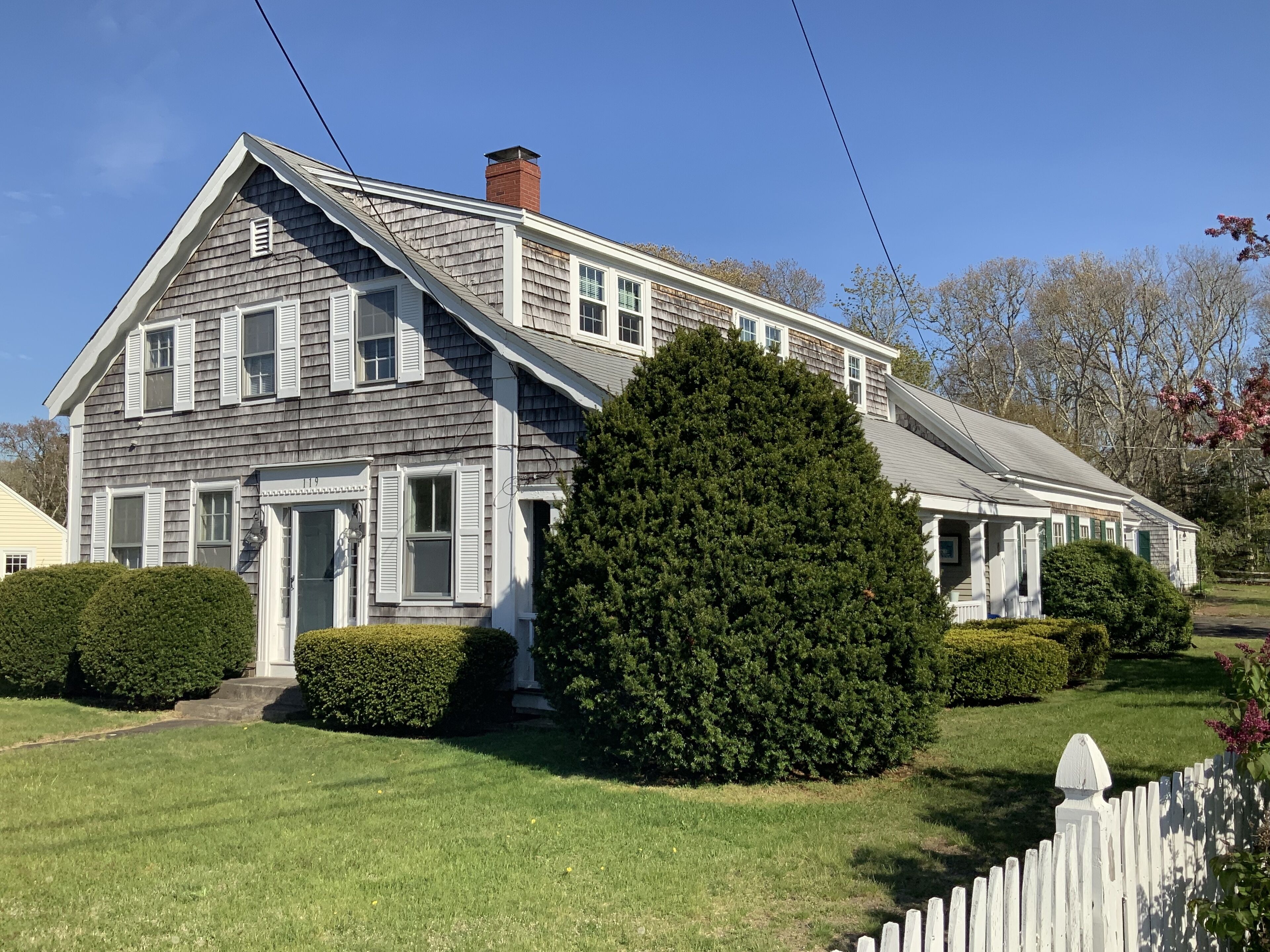 Charming 6 Bedroom Property Close To EVERYTHING