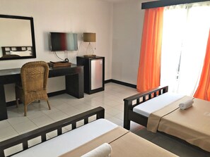 Room - Mindorinne Oriental Beach Resort (Puerto Galera)