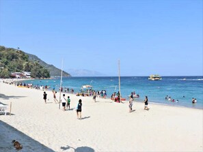 On the beach, white sand - Mindorinne Oriental Beach Resort (Puerto Galera)