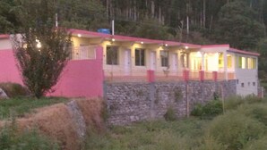 Front of property - evening/night - FORT VIEW HOTEL (Karimabad)