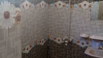 Deluxe Room, Mountain View | Bathroom