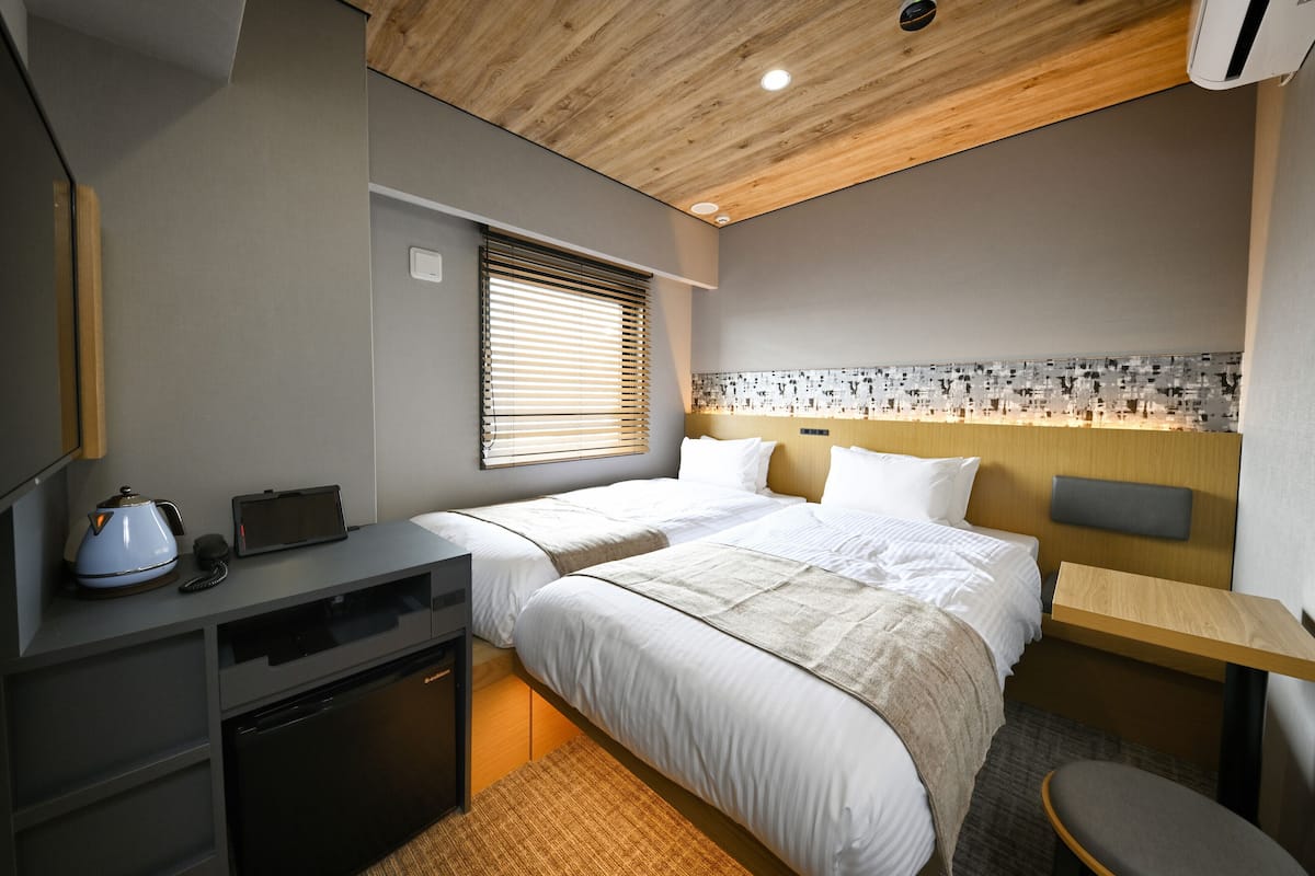 2 Rooms Adjoining: Standard Twin Room, Non Smoking | 1 bedroom, desk, laptop workspace, blackout drapes
