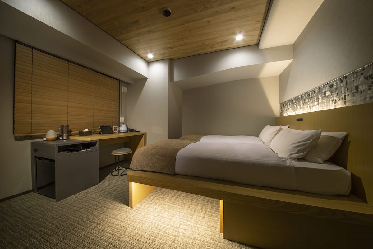 Accessible Twin Room | 1 bedroom, desk, laptop workspace, blackout drapes