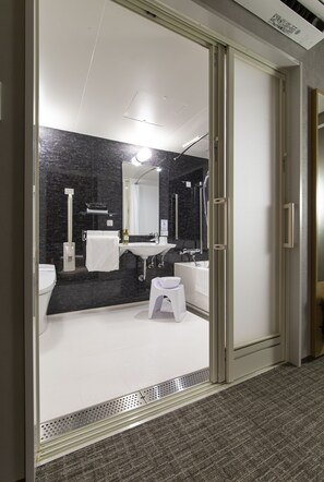 스탠다드 트윈룸, 장애인 지원 | 욕실 | 무료 세면용품, 헤어드라이어, 목욕가운, 슬리퍼