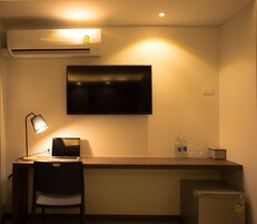 Superior Room | Desk, laptop workspace, free WiFi, bed sheets