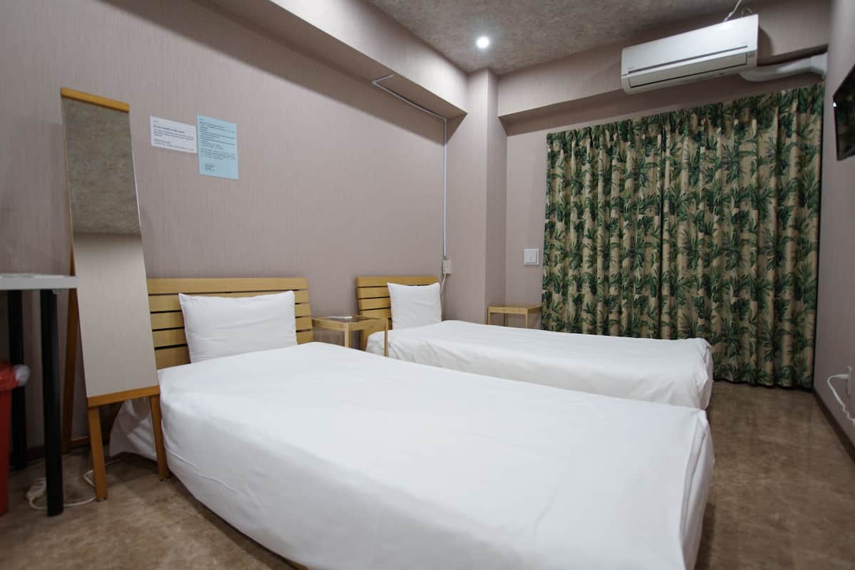 Quadruple Room, Shared Bathroom | 1 bedroom, individually decorated, desk, laptop workspace
