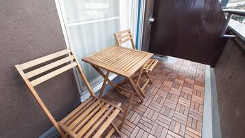 三人房, 公共浴室 | 阳台