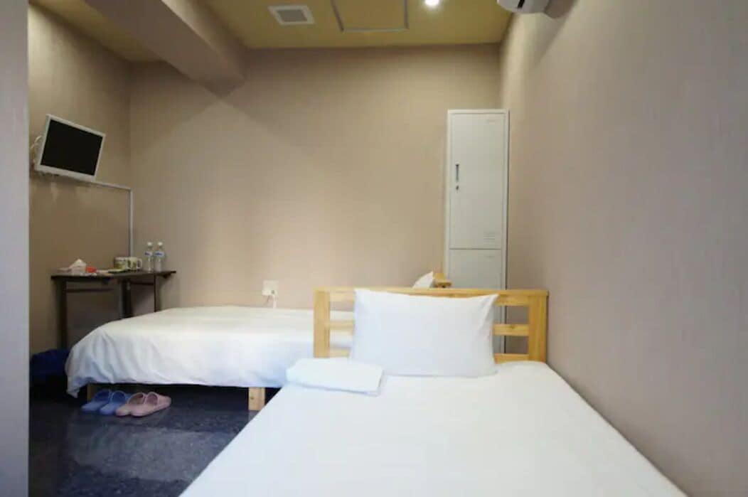 Twin Room | Down comforters, individually decorated, desk, laptop workspace