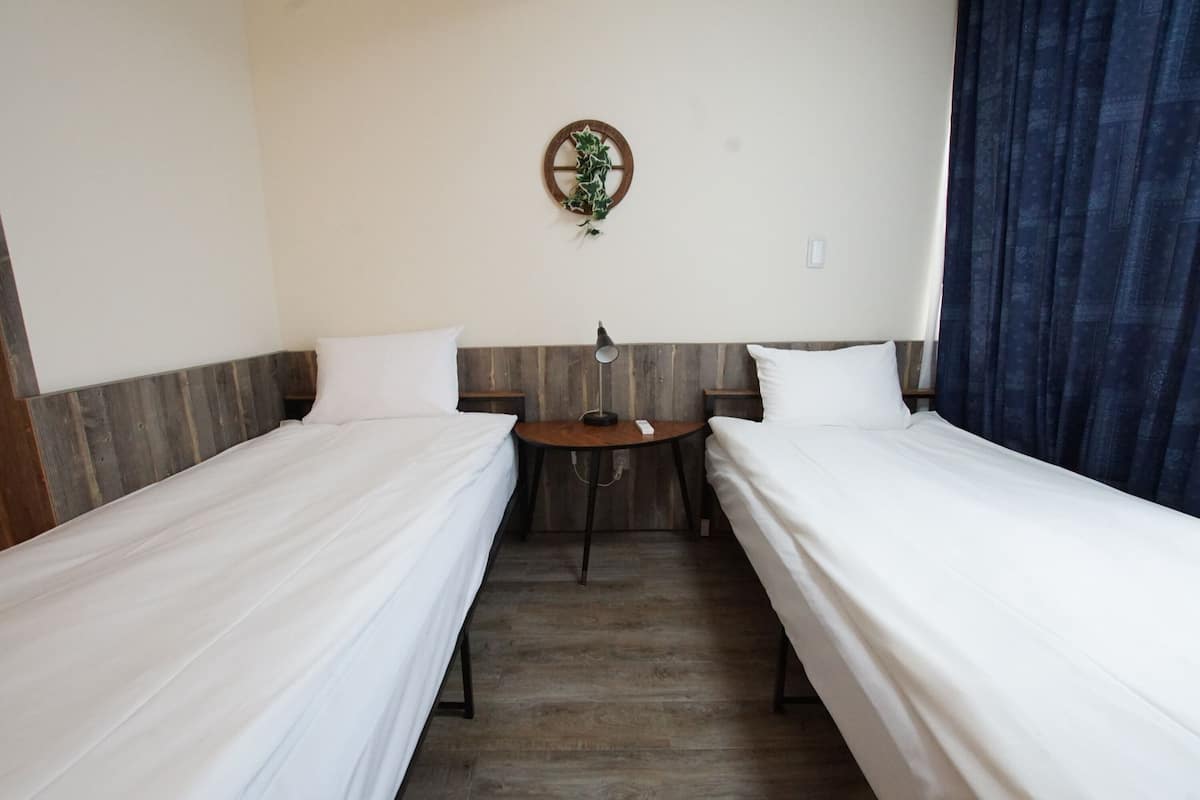 Triple Room | 1 bedroom, individually decorated, desk, laptop workspace