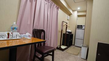 双人房 | 1 多间卧室、特色装修、办公桌、笔记本电脑工作区