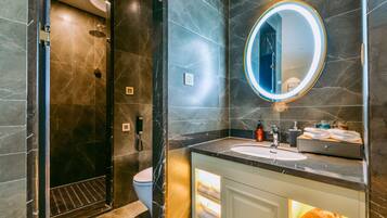 Standard Room, Multiple Beds, Courtyard View | Bathroom shower