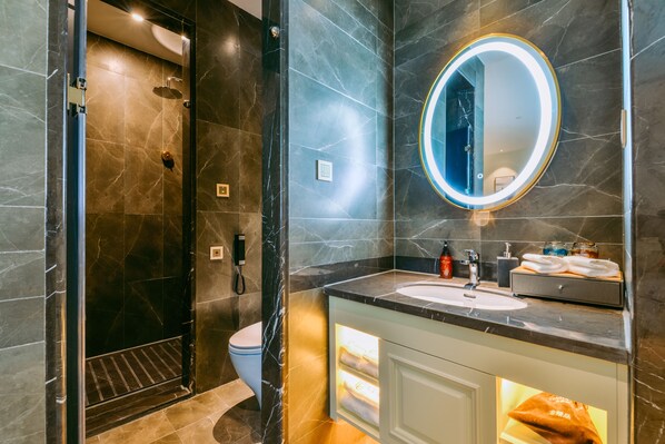 Standard Room, Multiple Beds, Courtyard View | Bathroom shower - XIAN SENDE HOTEL (Xi'an)