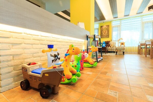 Children’s play area – indoor