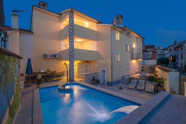 Outdoor pool - Villa Nada with 6 bedrooms, Wine cellar, Pool, Billiard table (Vodnjan)