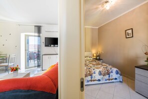 5 habitaciones, tabla de planchar con plancha y wifi gratis 