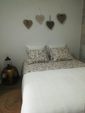 2 slaapkamers, een strijkplank/strijkijzer, wifi, beddengoed