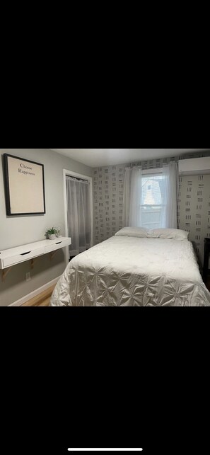 2 bedrooms, iron/ironing board, travel cot, free WiFi - Cape Cod Ranch in the Woods (Mashpee)