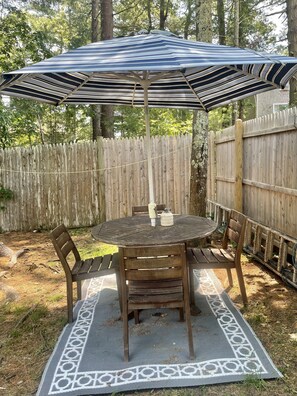 Outdoor dining - Cape Cod Ranch in the Woods (Mashpee)