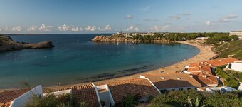 House with garden next to the beach with wifi