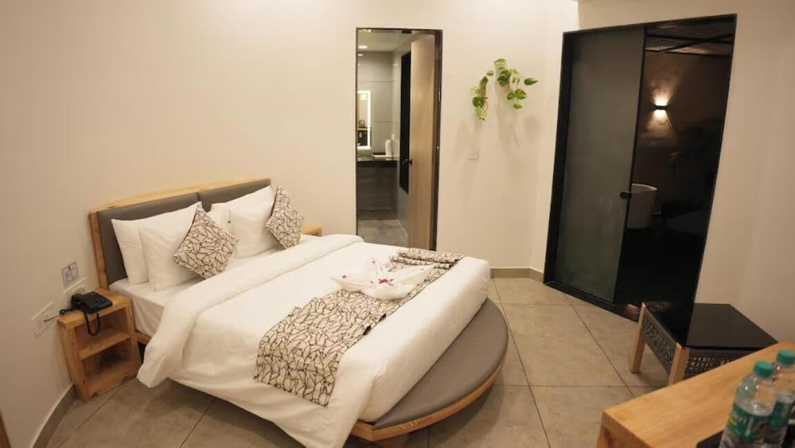 皇家客房 | 客房内保险箱、特色装修、特色家居、办公桌