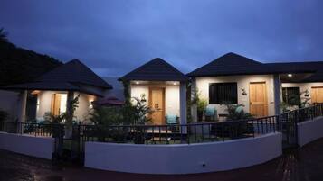 1 bedroom, in-room safe, individually decorated, individually furnished