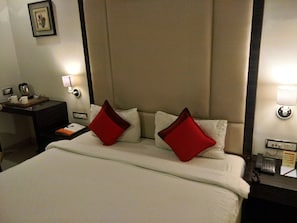In-room safe, desk, laptop workspace, soundproofing