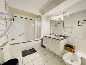 Bathroom - ARCACHON - 3-room apartment with terraces and parking 300m from the beach (Arcachon)