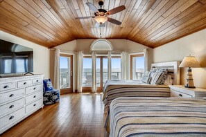 4 bedrooms, WiFi, bed sheets - TEQUILA SUNSET is the perfect spot to take in all the Plantation amenities and spectacular vistas! (St. George Island)