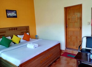 Superior-Doppelzimmer, Bergblick | Zustellbetten, kostenloses WLAN, Bettwäsche