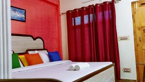 Family Double Room | Rollaway beds (surcharge), WiFi (free), bed sheets - Hotel Valley View (Dehradun)