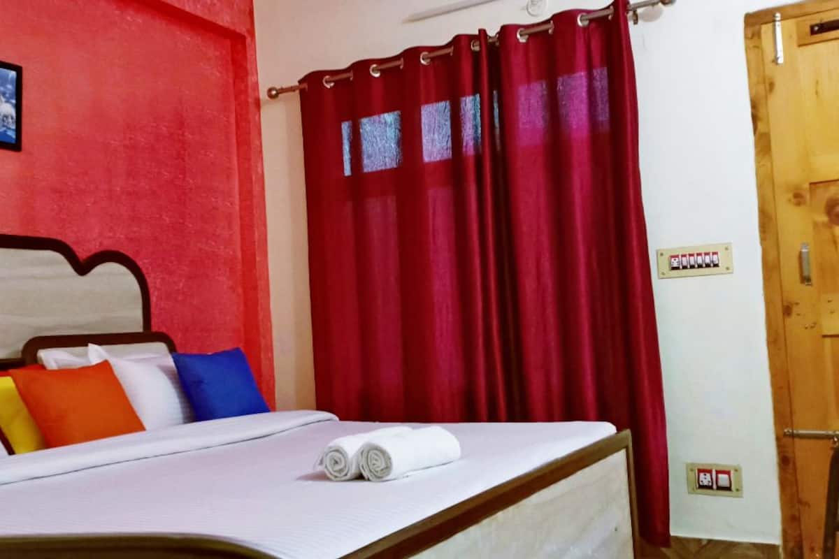 Habitación doble familiar | Camas extra, wifi gratis y ropa de cama