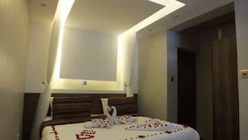 Escritorio, wifi gratis y ropa de cama
