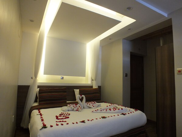 Desk, free WiFi, bed sheets - Laibon Hotel (Nairobi)