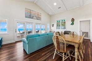TV, DVD player - SEA GRACE IS THE FAMILY PLACE! (St. George Island)