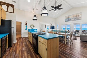 Fridge, microwave, oven, stovetop - SEA GRACE IS THE FAMILY PLACE! (St. George Island)