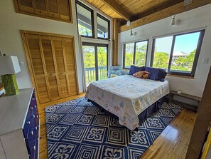 3 bedrooms, iron/ironing board, free WiFi, bed sheets - ONE OF OUR MOST UNIQUE HOMES. (St. George Island)