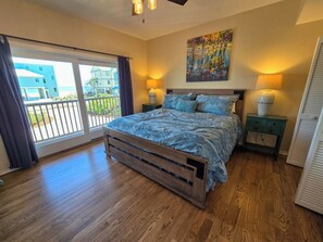 3 bedrooms, iron/ironing board, WiFi, bed sheets - YOUR FAMILY'S UNFORGETTABLE VACATION AWAITS YOU AT BEACHWALKER COTTAGE! (St. George Island)