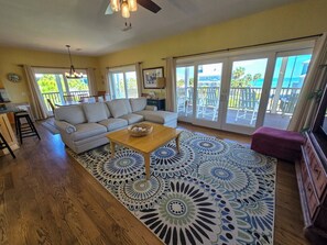 TV, DVD player - YOUR FAMILY'S UNFORGETTABLE VACATION AWAITS YOU AT BEACHWALKER COTTAGE! (St. George Island)