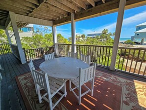 Outdoor dining - YOUR FAMILY'S UNFORGETTABLE VACATION AWAITS YOU AT BEACHWALKER COTTAGE! (St. George Island)
