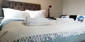 2 chambres, fer et planche à repasser, Wi-Fi, draps fournis