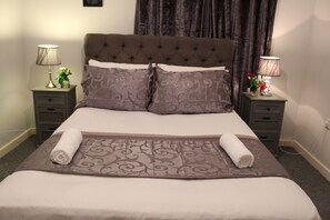 2 habitaciones, tabla de planchar con plancha, wifi y ropa de cama 