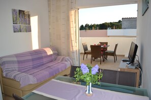 Standard-Apartment, eingeschränkter Meerblick | Allergikerbettwaren, Zimmersafe, Verdunkelungsvorhänge