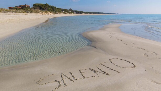 A beach with clear water and the word "SALENTO" written in the sand. - Hotel Club Ravezzo (Ugento)