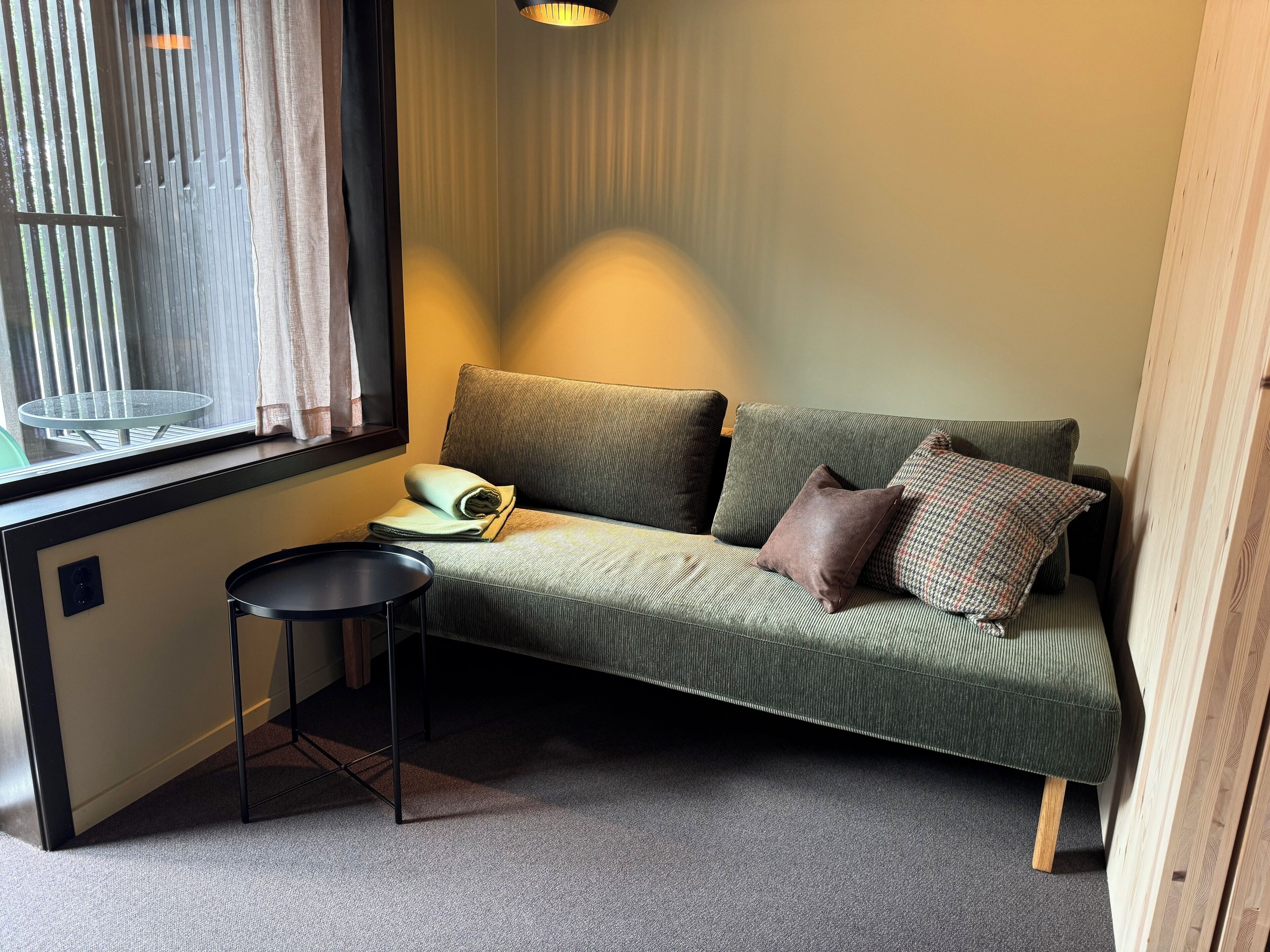 exclusive apartment(breakfast not included) | 1 bedroom, pillow-top beds, desk, laptop workspace