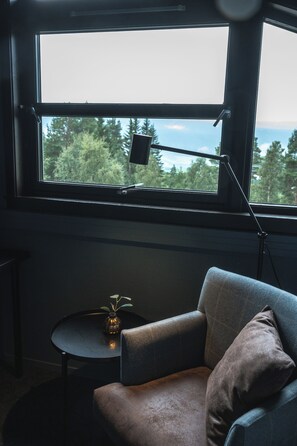 Pillowtop beds, desk, laptop workspace, soundproofing - Trolltun Hotel (Dovre)