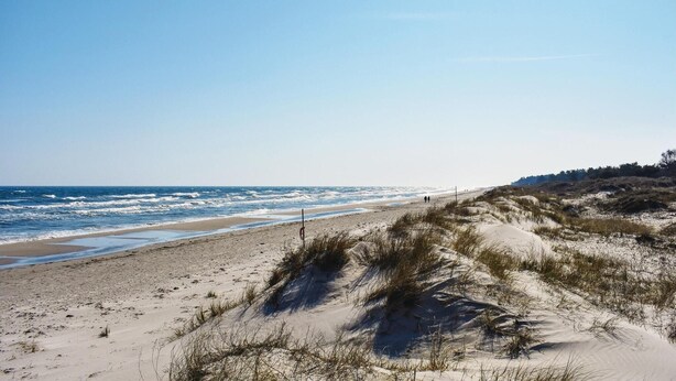 A beach with sand dunes and the ocean. - Amazing home in Borrby with WiFi (Borrby)