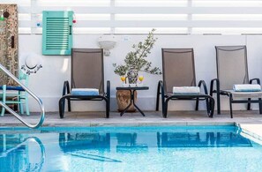 Outdoor pool, sun loungers