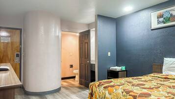 ๋ฃธ, ํน์ฌ์ด์ฆ์นจ๋ 1๊ฐ, ํก์ฐ | ๋ฌด๋ฃ WiFi, ์นจ๋ ์ํธ